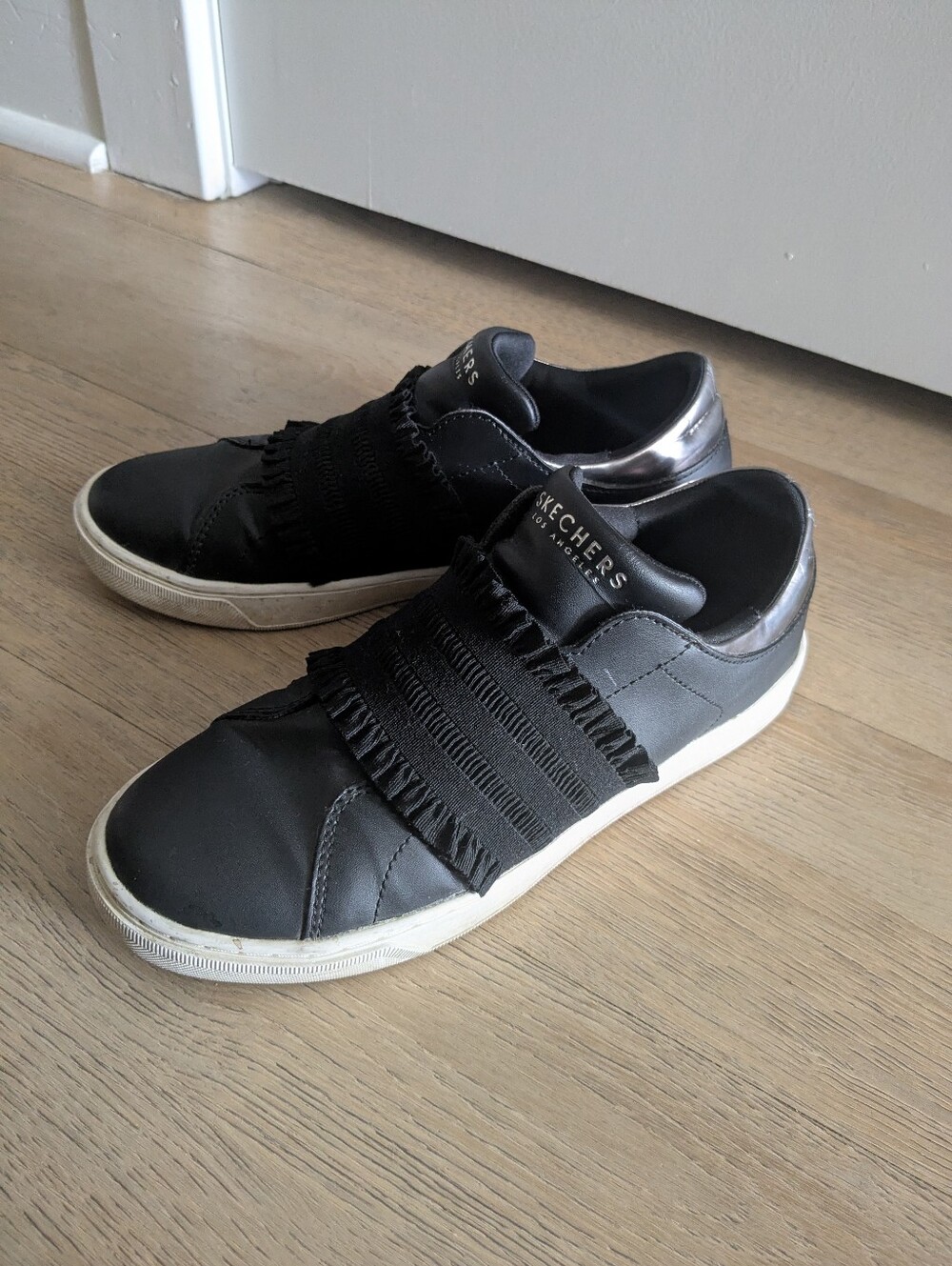 Skechers Women Black & Silver Slip-On (With Ruffle Strap)
